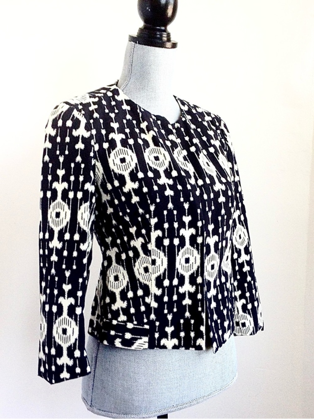 Archival 2011 Banana Republic Sz 2 Black White Ikat Batik Cropped Spring Jacket